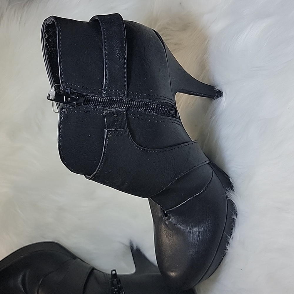 Black Boot - image 6